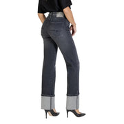 Colcci Damen-Jeans aus Baumwolle, schwarz, Stretch-Passform, mit dunkelgrauem, geradem Bein und umgeschlagenen Säumen, die den helleren Stoff durchscheinen lassen.