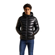 Colmar Originals Steppjacke für Herren in Schwarz mit gesteppter Kapuze und Frontreißverschluss, Vorderansicht