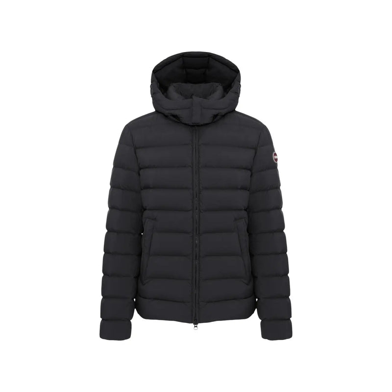 Colmar Originals Steppjacke für Herren aus schwarzem Steppstoff mit Kapuze und dezentem Ärmellogo, Vorderansicht