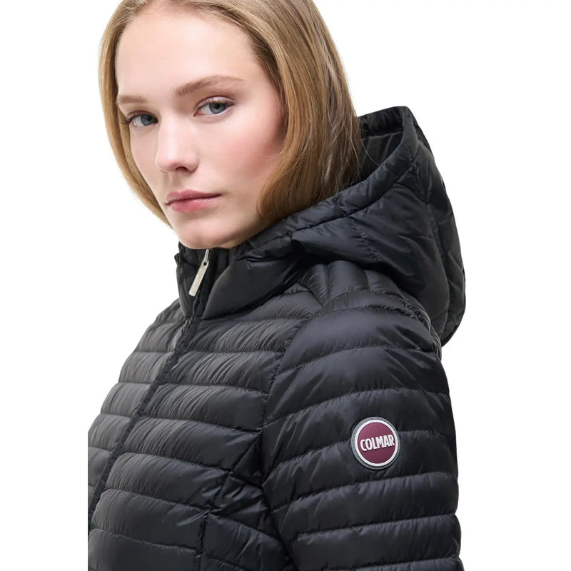 Colmar Originals Damen-Steppjacke aus schwarzem Nylon mit Kapuze und rundem Logo-Patch am Ärmel