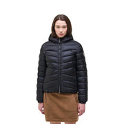 Schwarze, gesteppte Kapuzen-Daunenjacke von Colmar Originals für Damen mit Reißverschluss vorne und dezentem Ärmellogo