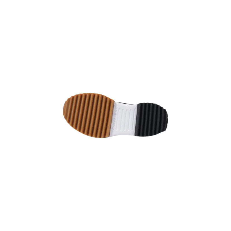 Back view of converse women platform sneakers black fabric run star hike showing tan rubber sole with ridges and white midsole