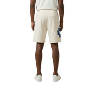 Baumwollshorts der Marke County of Milan für Herren in Creme mit blauem Patchwork-Kreuz am linken Bein, Vorderansicht