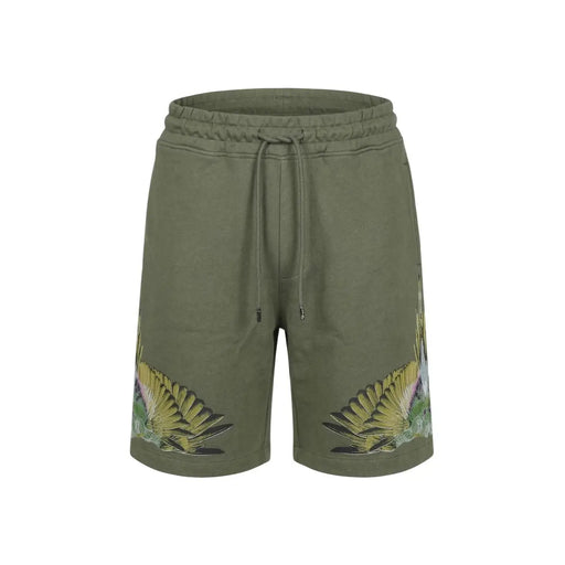 Baumwollshorts der Marke County of Milan für Herren in Olivgrün mit auffälligen Flügelmotiven an den Unterschenkeln, Vorderansicht