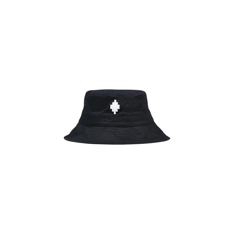 Schwarzer Baumwoll-Bucket-Hat von County of Milan mit weißem, pixeligem Kreuzlogo – das perfekte Accessoire für Frühling und Sommer.