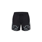 Schwarze Herren-Badeshorts von County Of Milan aus bedrucktem Polyester mit auffälligem weiß-grauem Schlangenmuster an den Seiten.