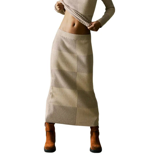 Desigual beige karierter, hochtaillierter, gerippter Strick-Midirock mit Falten