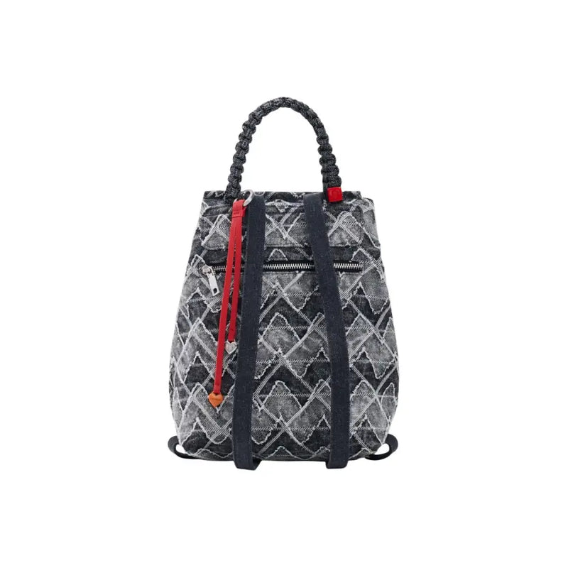 Desigual grauer Baumwollrucksack mit schwarz-weißem geometrischem Muster, geflochtenen Griffen, roten Reißverschlussanhängern und Herzanhänger