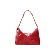 Desigual Hobo-Tasche aus glänzendem, rotem Leder mit geflochtenem Kettenriemen und Reißverschlusstaschen