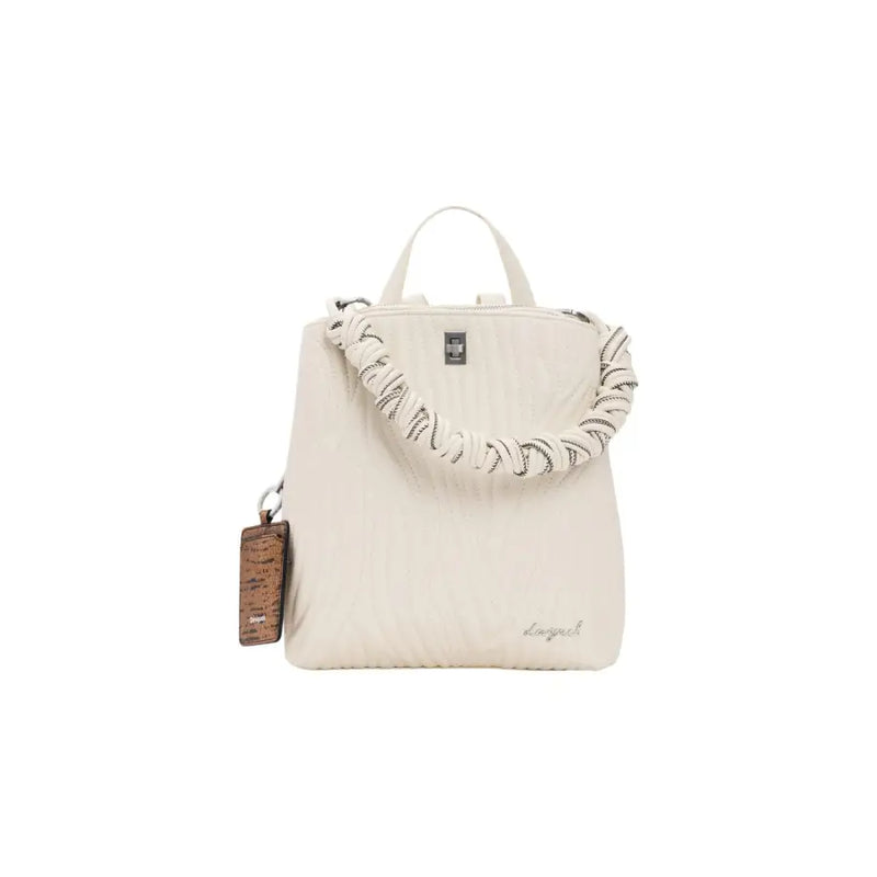 Desigual-Rucksack in Creme mit Steppung, geflochtenem Tragegurt, Verschluss und Korkanhänger