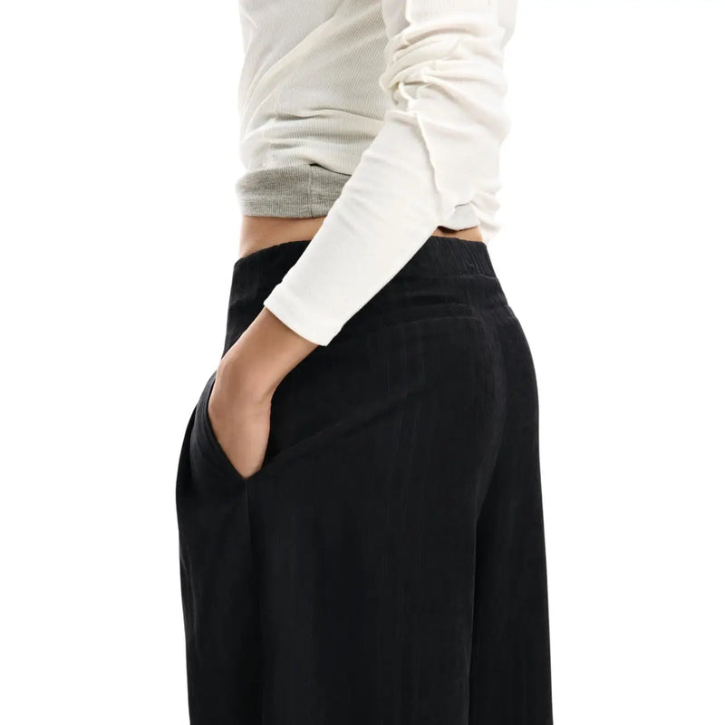 Desigual Damen-Hose in Schwarz mit Reißverschluss, weitem Bein und hohem Bund aus weichem Polyester-Mischgewebe