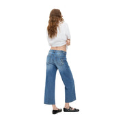 Blaue, weite Jeans aus Baumwoll-Denim von Desigual, Rückseite mit einem Used-Look-Flicken an der Tasche.