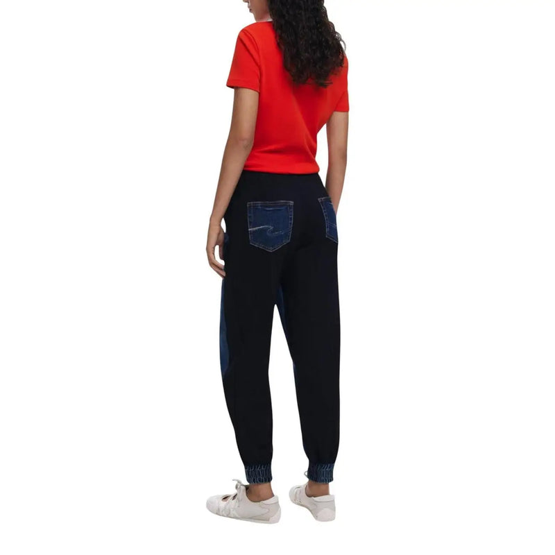 Schwarze Jogginghose mit aufgesetzten Jeanstaschen und Bündchen in lässiger Passform aus der Desigual Damen-Kollektion aus blauem Baumwoll-Denim mit Stretch-Passform