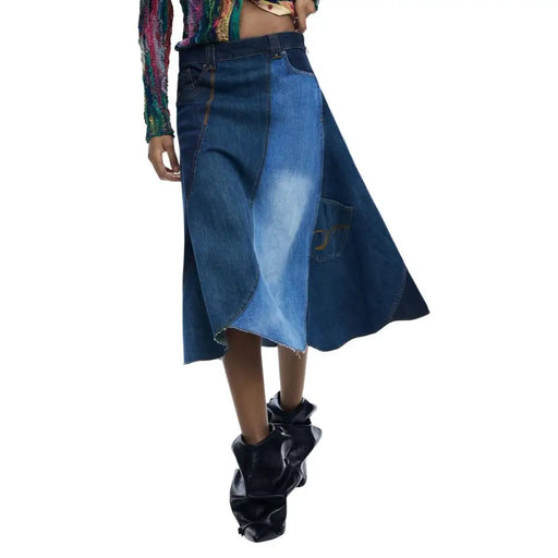 Desigual Damen-Midirock aus blauem Baumwoll-Patchwork-Denim mit Reißverschluss, Taschen, offenem Saum und asymmetrischen Nähten