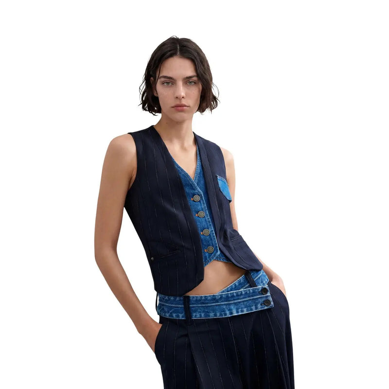 Dunkelblaue, nadelgestreifte Jeansweste mit Knopfverschluss und kontrastierendem blauem Jeans-Innenfutter von Desigual Women
