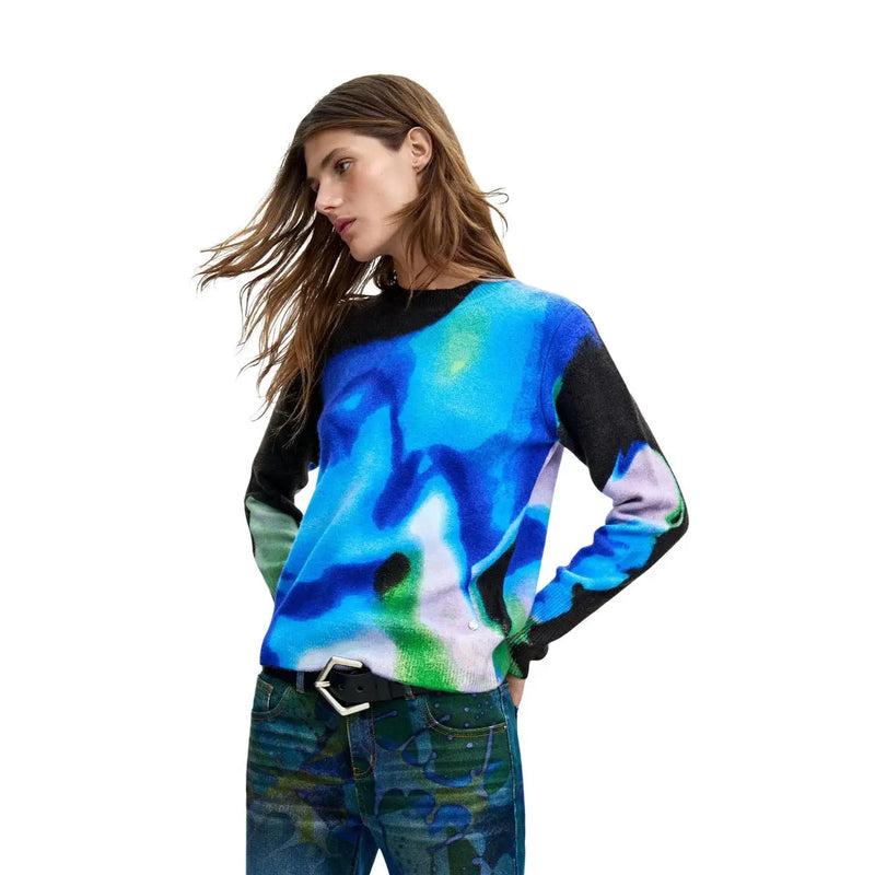 Desigual Damenpullover in Blau, schmal geschnitten, aus Acrylmischgewebe, mit lebhaftem blau-grün-violettem Muster und schwarzen Kontrastärmeln
