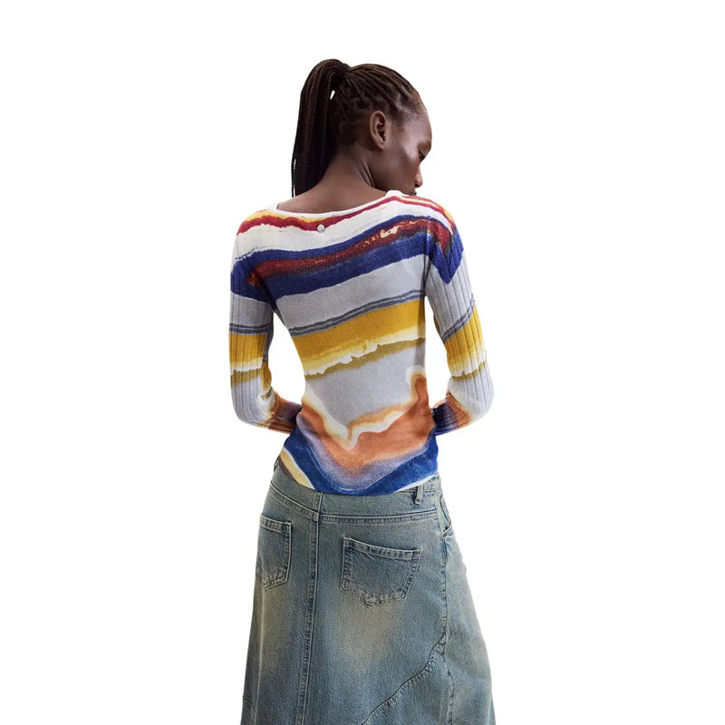 Desigual Damenpullover aus blauer Viskose mit leuchtenden horizontalen Streifen in Blau, Gelb, Orange und Weiß sowie Rippenstruktur