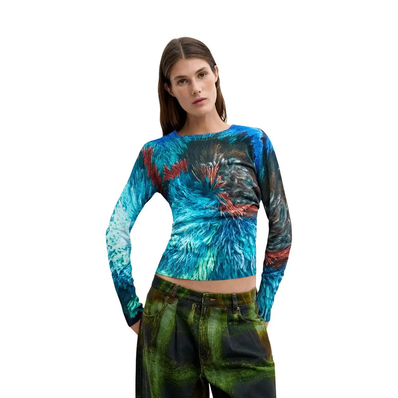 Ein leuchtend blauer Viskose-Strickpullover von Desigual für Damen mit langen Ärmeln und einem abstrakten türkisblauen und roten Muster