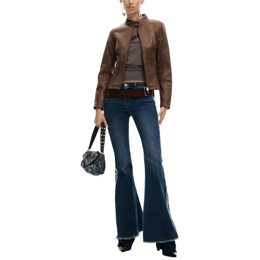 Desigual Damenblazer in Braun mit Reißverschluss, Kragen und Taschen über grau top