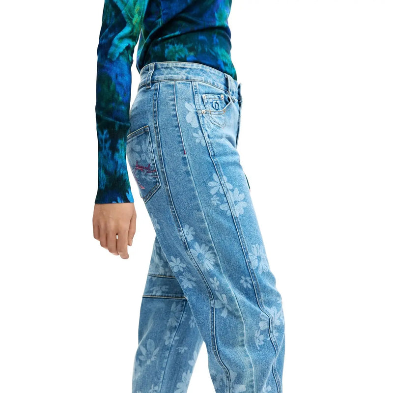 Desigual Damen-Jeans aus hellblauem Denim mit dezentem weißen Blumenmuster und klassischen Ziernähten