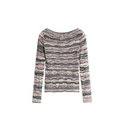 Desigual Damen-Strickpullover aus grauer Baumwolle mit U-Boot-Ausschnitt, langen Ärmeln und wellenförmigem, mehrfarbigem Muster in Grau, Rosa und Beige.