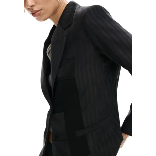 Desigual Damenblazer, grauer Nadelstreifen-Rücken mit schwarzen Einsätzen