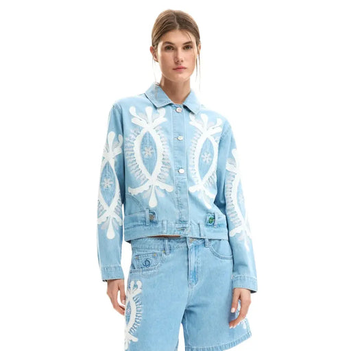 Desigual Damenblazer aus hellblauer Baumwolle mit weißer Blumenstickerei