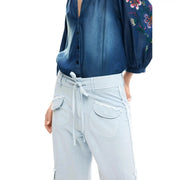 Hellblaue Baumwoll-Denimhose für Damen von Desigual mit ausgefransten Taschenrändern und passendem Kordelzugbund