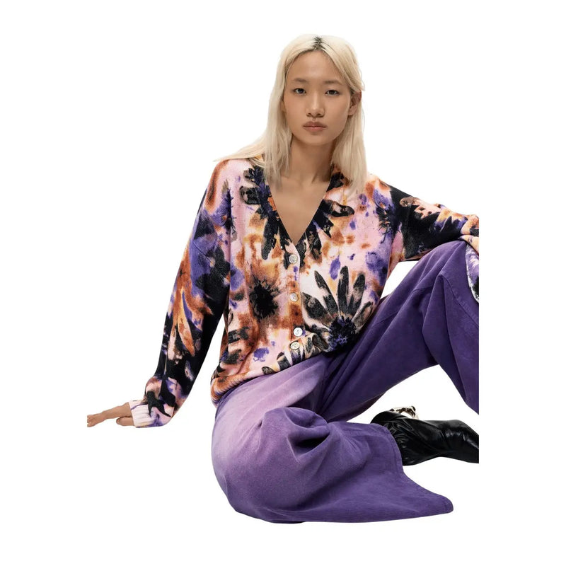 Desigual Damen-Strickpullover aus rosafarbenem Baumwollstrick mit Blumenmuster und einer farbenfrohen, langärmeligen Batik-Strickjacke in Rosa, Lila und Schwarz