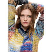 Desigual Damenpullover aus rotem Wollmischgewebe mit einem lebhaften, mehrfarbigen Strickmuster in Gelb, Blau, Rot und Grau