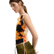 Desigual Damen ärmelloses, geblümtes Rundhals-Viskose-Top mit Rundhalsausschnitt aus Viskose top in leuchtendem Orange und Schwarz im Batikmuster mit geraffter Seitennaht