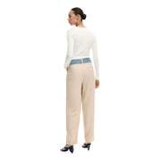 Desigual Damen-Hose aus beigefarbenem Viskosemischgewebe mit weitem Bein, geradem Schnitt und kontrastierendem blauem Denimgürtel, Vorderansicht