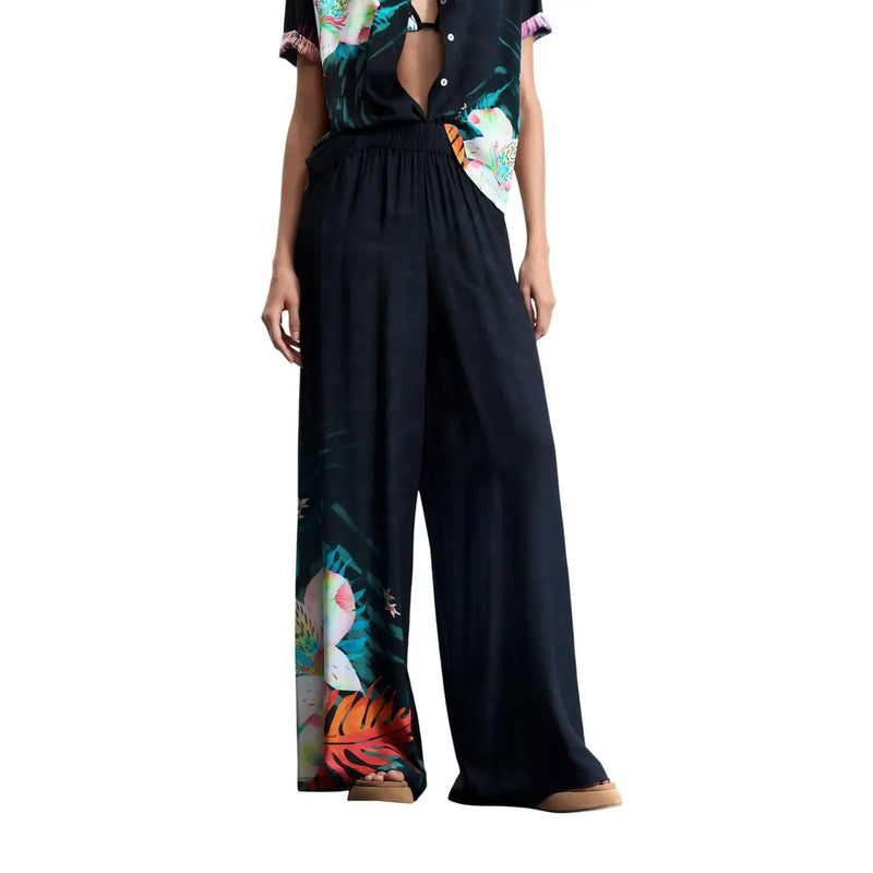 Schwarze, weit geschnittene Viskosehose von Desigual mit einem lebhaften tropischen Blumenmuster an der Seite
