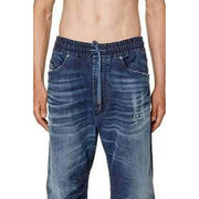 Diesel Herrenjeans aus dunkelblauem Denim mit lockerer Passform und elastischem Bund, Vorderansicht