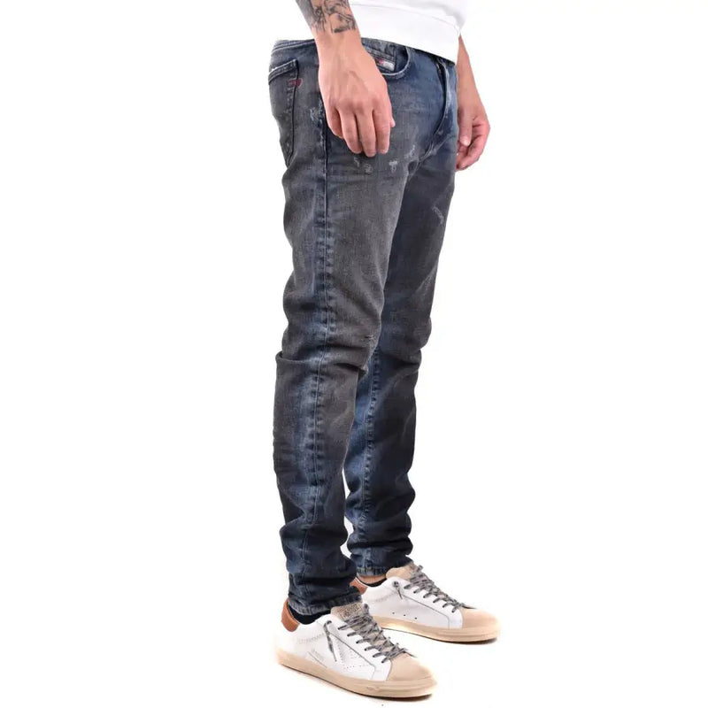 Diesel Herrenjeans in Dunkelblau mit Used-Look, schmaler Passform und Used-Details aus 100 % Baumwolle