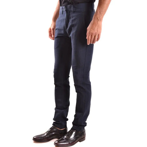 Men’s navy blue slim-fit dress pants with brown leather shoes for spring summer style