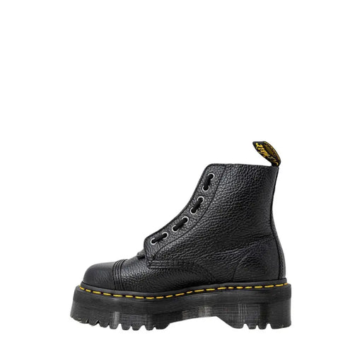 Schwarze Dr. Martens Leder-Ankle-Boots für Damen, die das strukturierte Leder-Obermaterial von der Rückseite zeigen