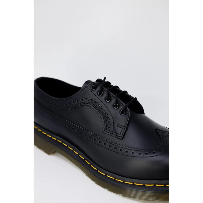 Dr. Martens Herren-Schnürschuhe aus schwarzem Leder, Größe 3, Abbildung der Rückseite des schwarzen Lederschuhs