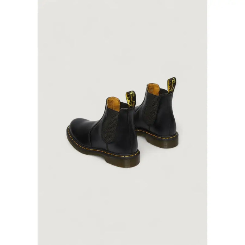 Schwarze Dr. Martens Herrenstiefel aus Polyester mit Lederdetails, ideal für Frühling und Sommer
