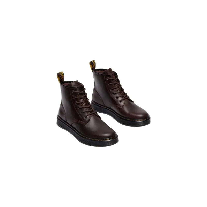 Dunkelbraune Dr. Martens Brookline Chukka-Stiefel für Herren aus Leder, die die Rückseite des Schuhwerks zeigen