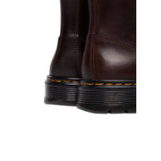 Dr. Martens Herren Brookline Chukka-Stiefel, braunes Leder mit dunkelbraunem Leder-Obermaterial, schwarzen Gummisohlen und gelben Nähten