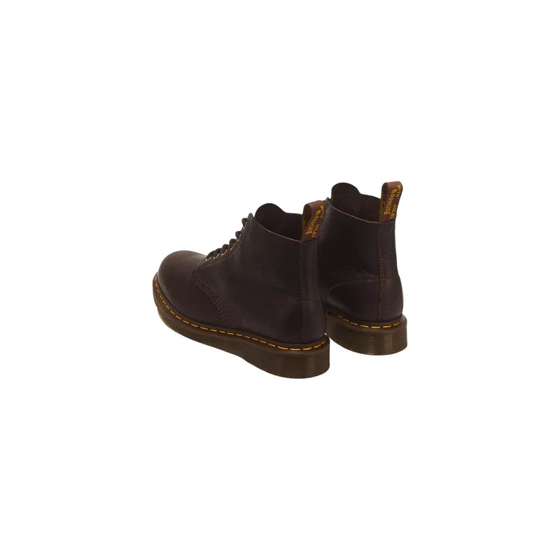 Dunkelbraune Dr. Martens Herren-Ankle-Boots aus Leder, Modell Ambassador, zeigt die Rückseite des Schuhs.