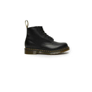 Schwarze Dr. Martens Herren-Schnürstiefeletten aus Leder, von hinten gezeigt, mit strapazierfähiger Sohle und Ziernähten.