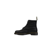 Dr. Martens Herren-Schnürstiefel aus Leder in Schwarz, die das schwarze Leder-Obermaterial und die strapazierfähige Sohle von der Rückseite zeigen
