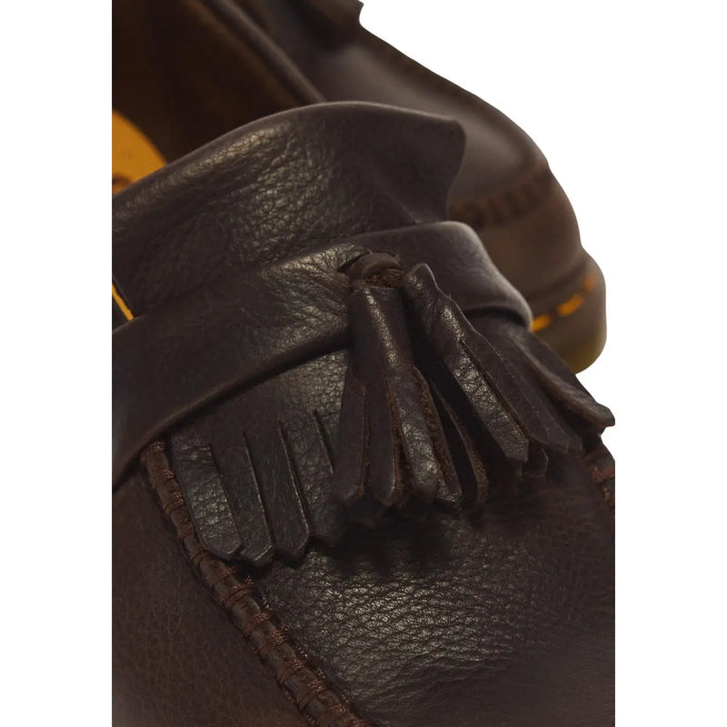 Dr. Martens Herren-Ledermokassins, braunes Modell Adrian, mit dunkelbraunem Leder, Fransenquasten und sichtbaren Nähten