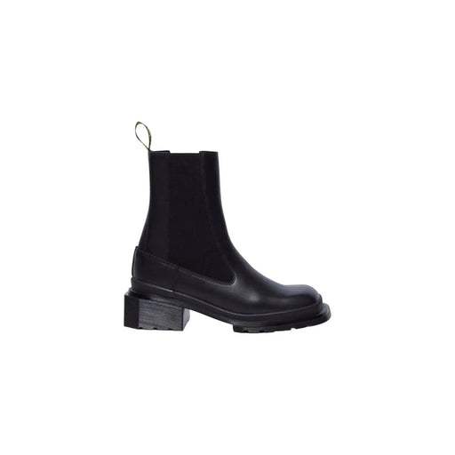Schwarze Chelsea-Boots aus Leder von Dr. Martens für Damen mit elastischen Seiteneinsätzen und klobigem Blockabsatz, von hinten betrachtet.