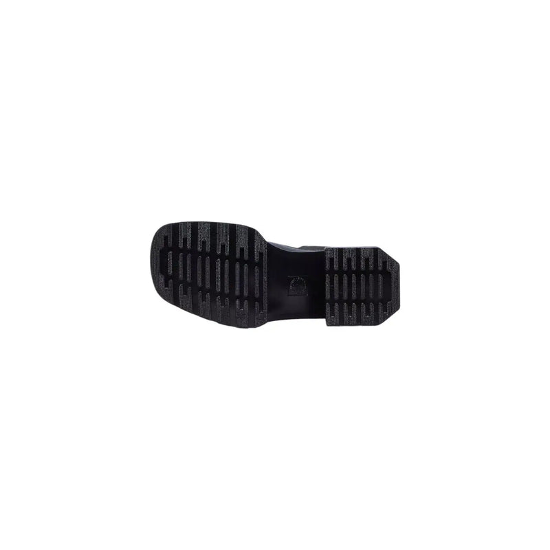 Black rubber sole with textured ribbed tread and sturdy heel on the back of dr martens women black leather chelsea boots