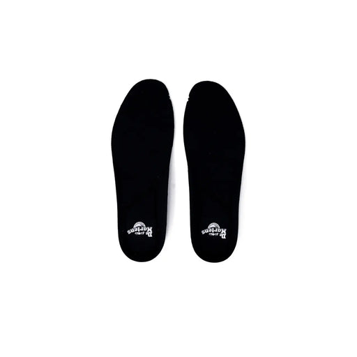 Schwarze Dr. Martens Damenschuhe aus Polyester, die die Rückseite zeigen und das elegante Design und das strapazierfähige Material hervorheben.