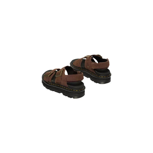 Braune Ledersandalen mit schwarzen Gummisohlen und goldfarbenen Schnallen, Dr. Martens Damen Zebzag-Stil