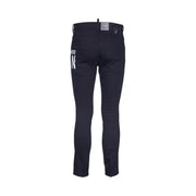 Rückseite der schwarzen Dsquared2 Slim-Fit-Jeans mit weißem Schriftzug auf der Tasche, Herbst/Winter B44373, Reißverschluss und Knopfverschluss